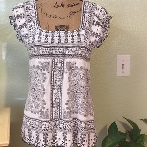 Black & white top w elastic bodice